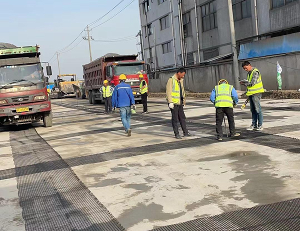 包河老材料的新故事：玻璃纤维土工格栅如何在‘白改黑’浪潮中重获新生？